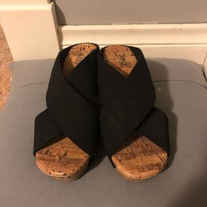 Black fabric upper wedges.